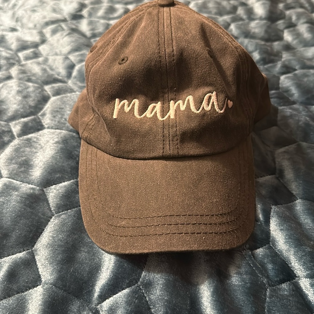 Women’s “Mama” Hat NWT